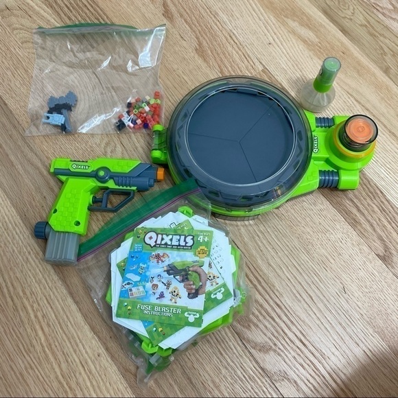Quixels Maker Spray Play Set Hard to Find Green - Picture 1 of 4